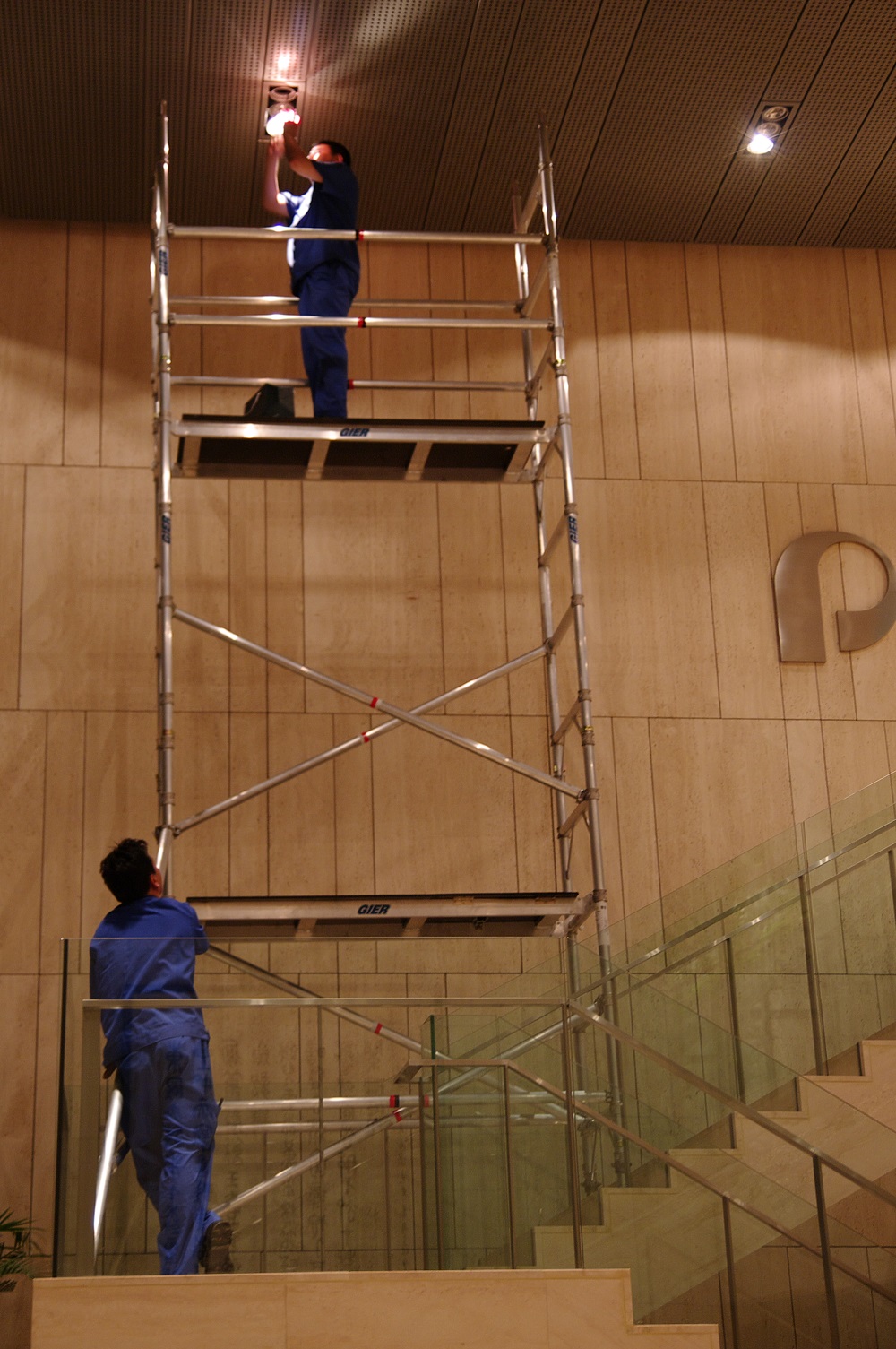 單寬腳手架應用-保利大廈